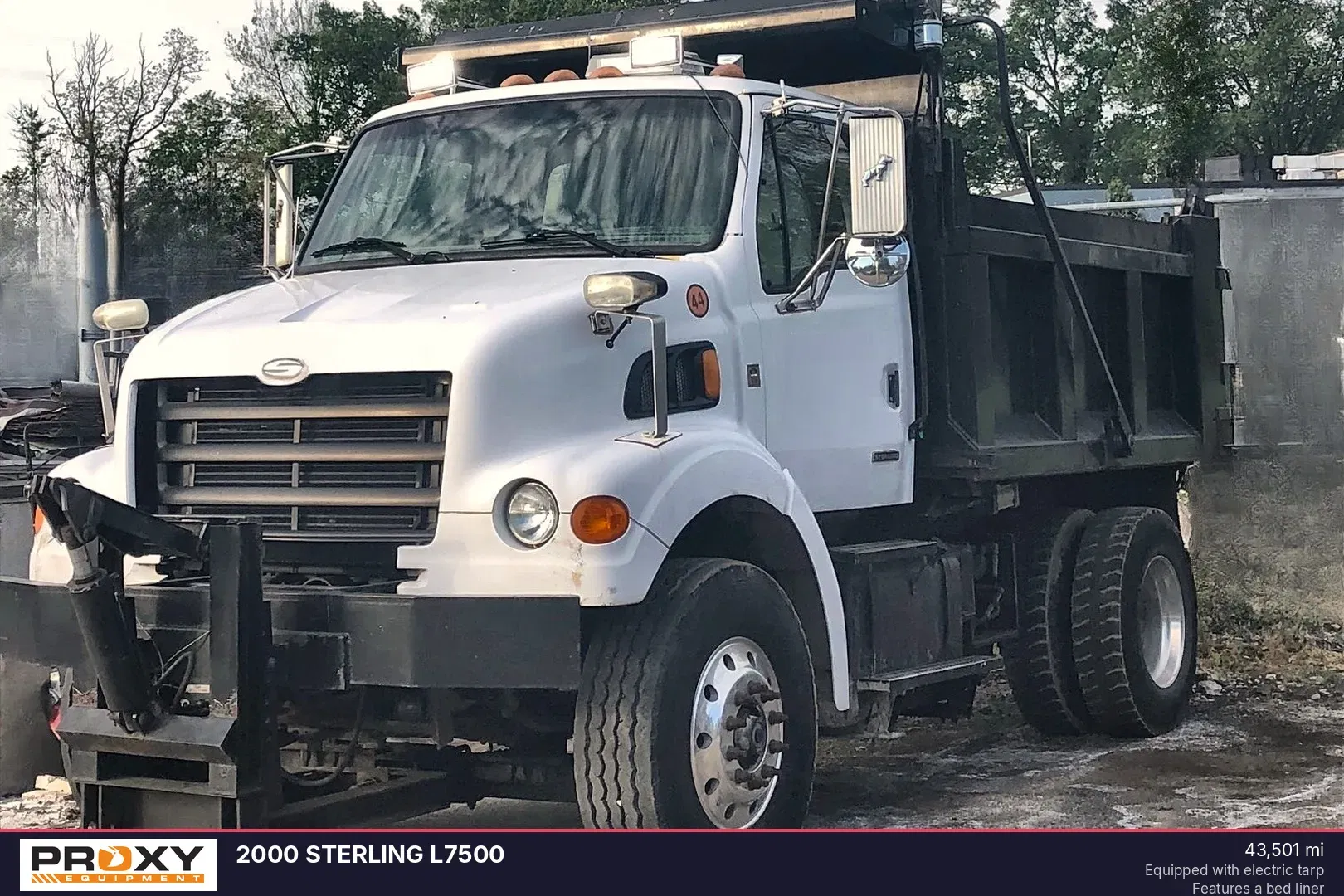 2000 Sterling L7500 Equipment Image0