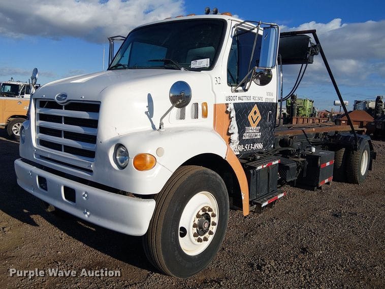 2000 Sterling L7500 Equipment Image0