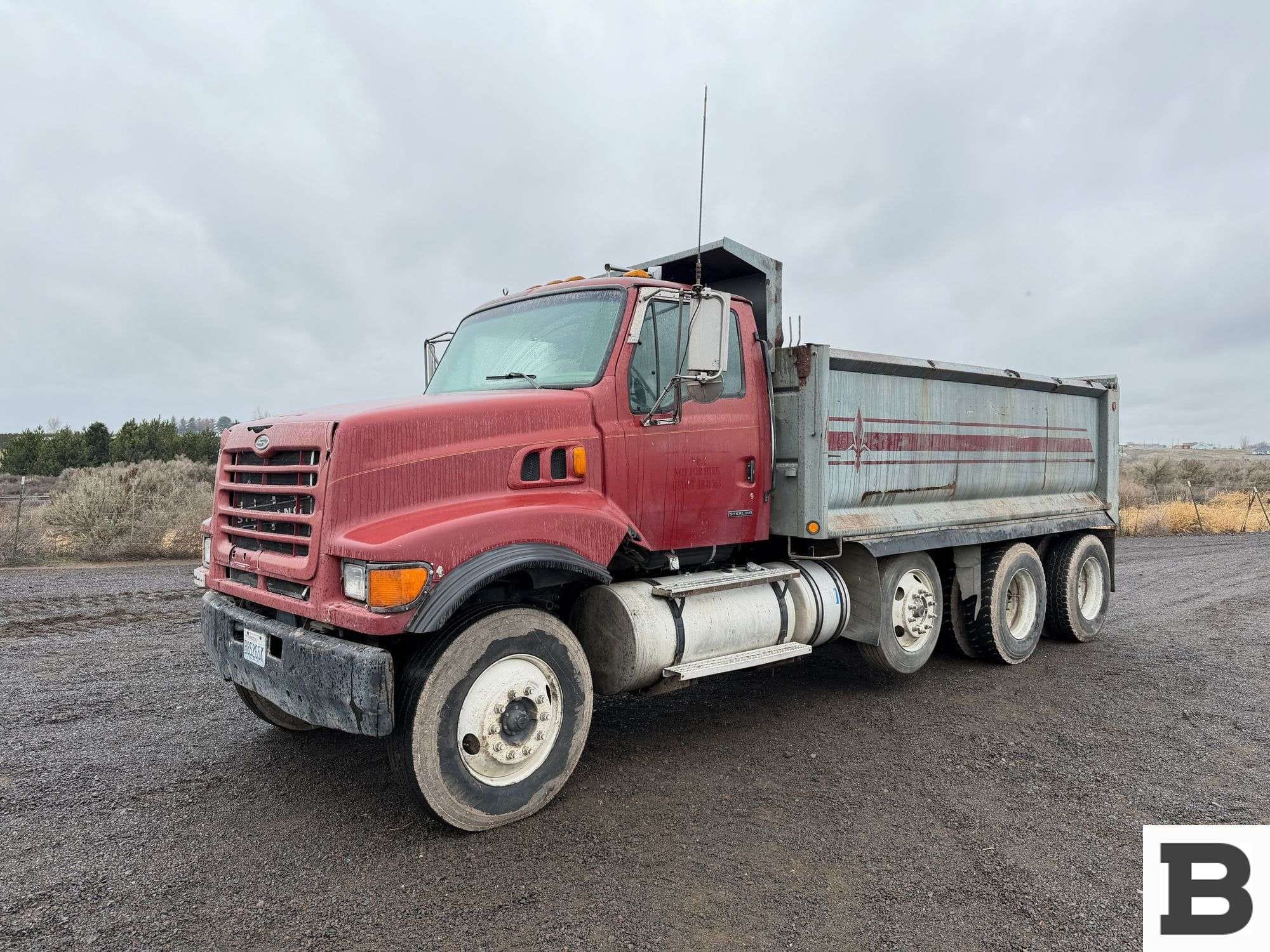 2000 Sterling L9500 Equipment Image0