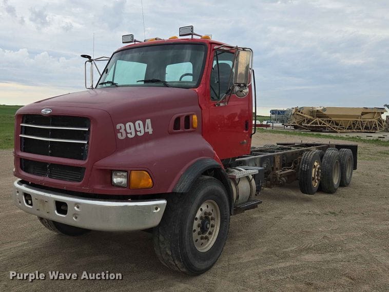 2000 Sterling L9500 Equipment Image0