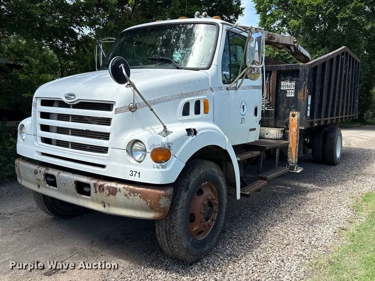 2000 Sterling LT7501 Equipment Image0