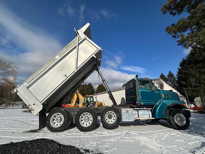 2000 Sterling LT9511 Equipment Image0