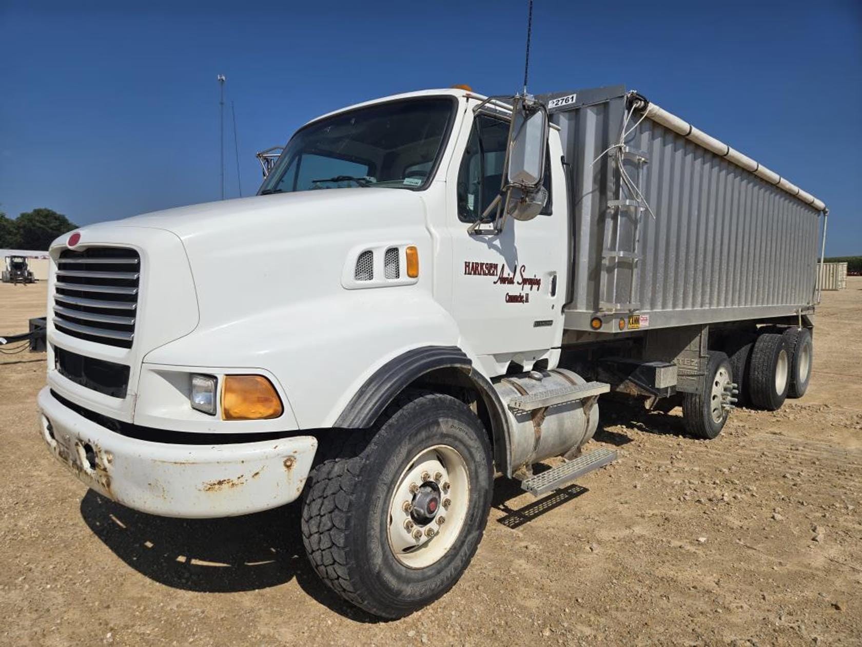 2000 Sterling LT9513 Equipment Image0