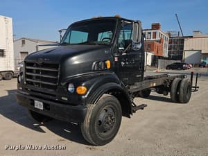 2000 Sterling L7500 Image