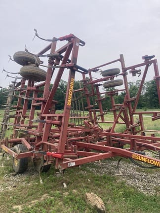 2000 Sunflower 5034 Equipment Image0