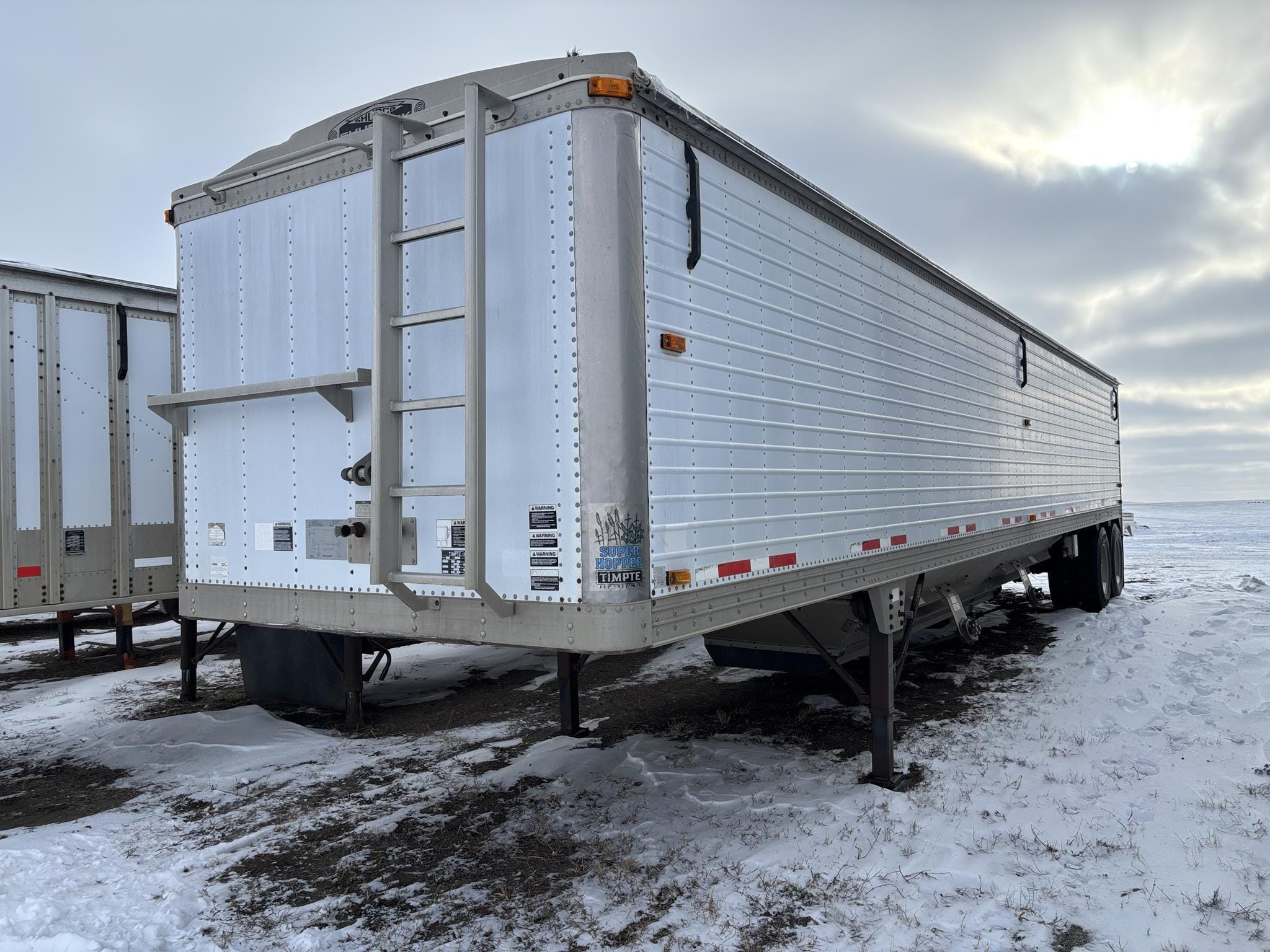 2000 Timpte Super Hopper Equipment Image0