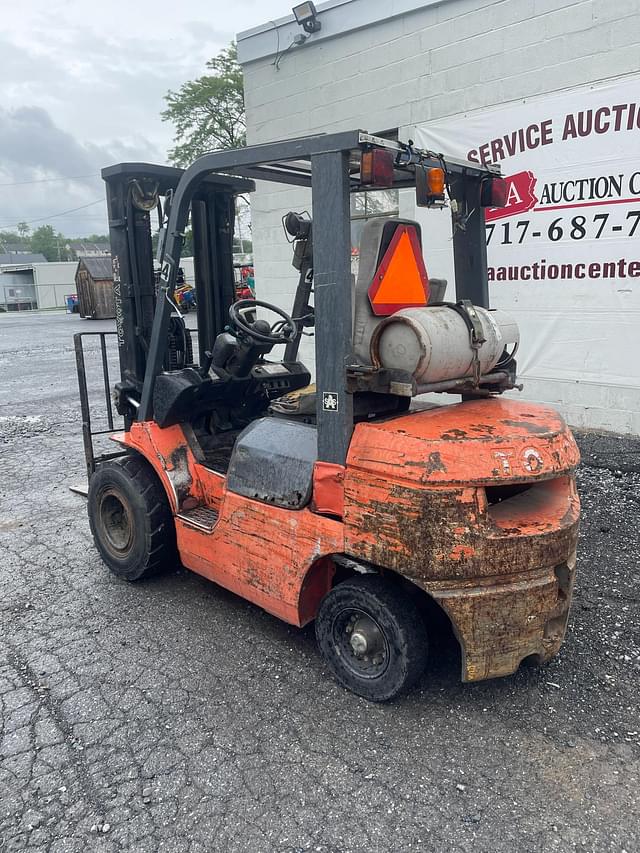 Image of Toyota 7FGU25 equipment image 3