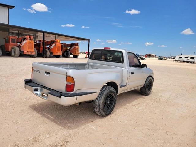 Image of Toyota Tacoma equipment image 4