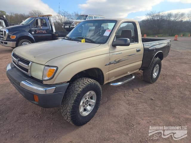 Image of Toyota Tacoma equipment image 4