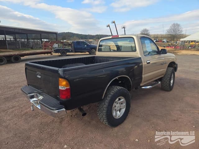 Image of Toyota Tacoma equipment image 3