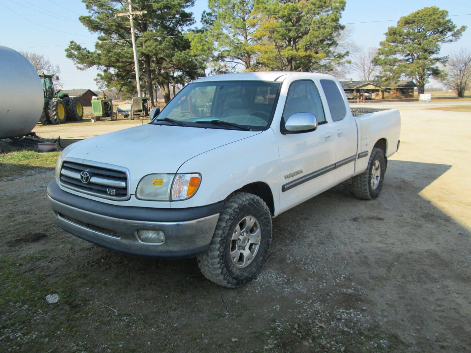 2000 Toyota Tundra Equipment Image0