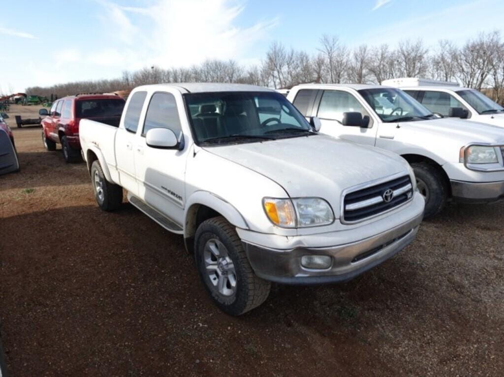 2000 Toyota Tundra Equipment Image0