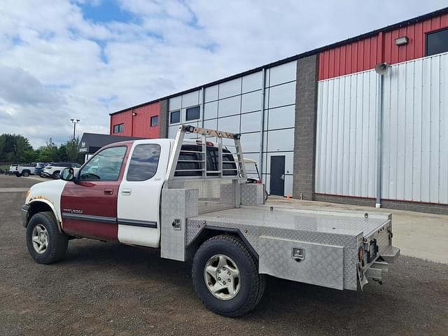 Image of Toyota Tundra SR5 equipment image 3