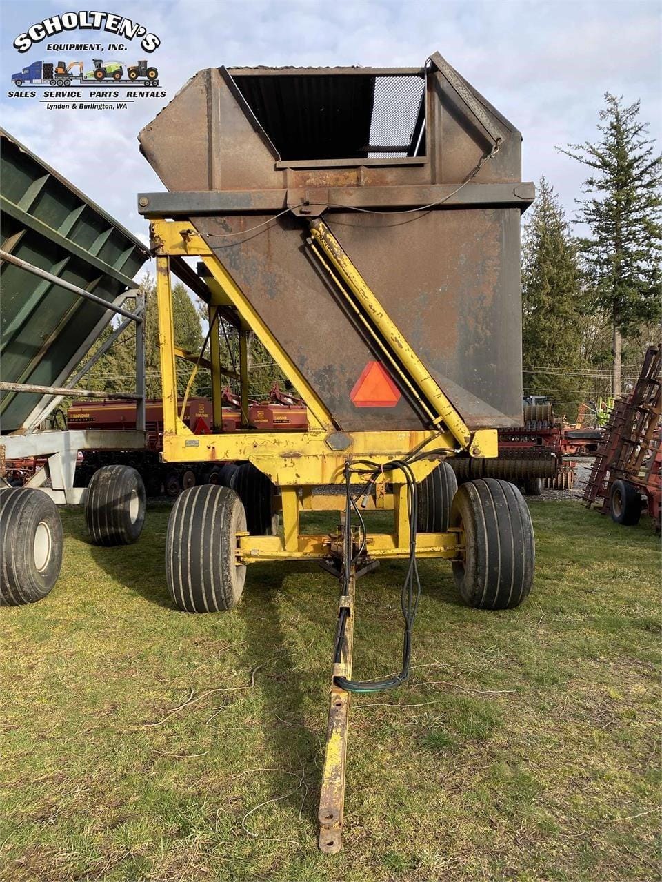 2000 Tycrop Hi-Dump Equipment Image0