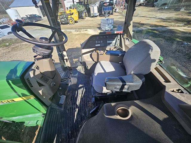 Image of John Deere 8300 equipment image 4