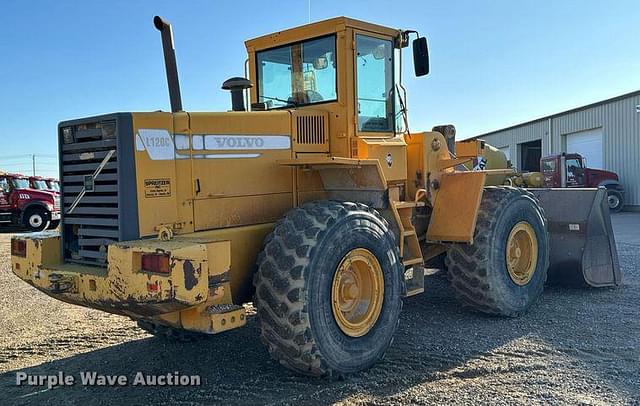 Image of Volvo L120C equipment image 4