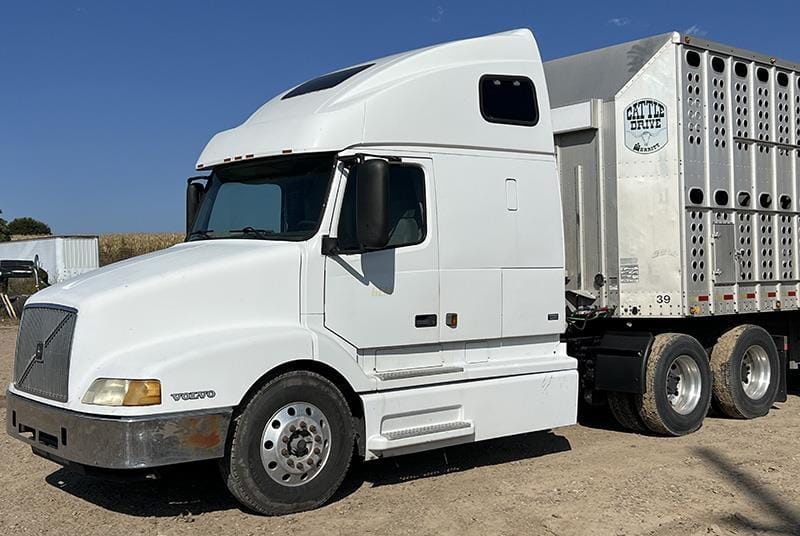 2000 Volvo VNL Equipment Image0