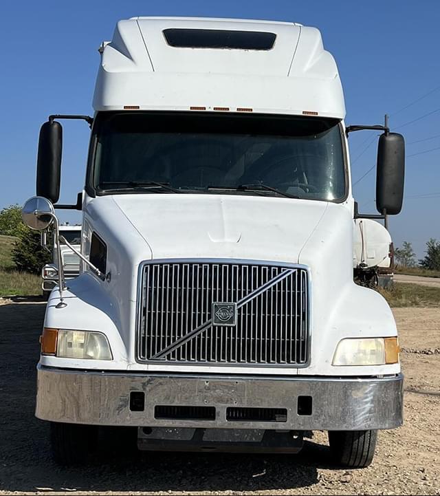 Image of Volvo VNL equipment image 2