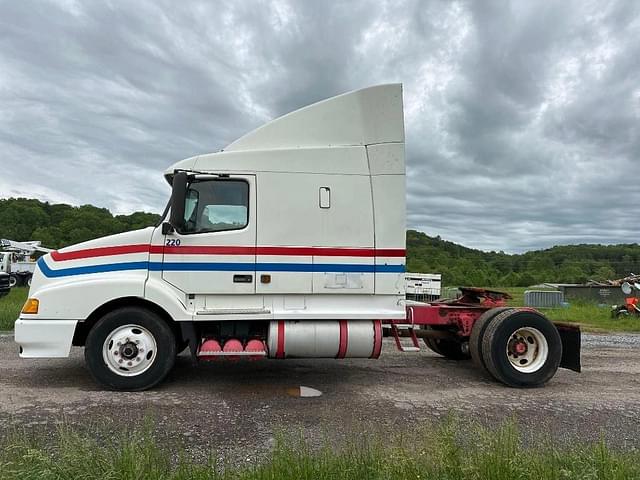 Image of Volvo VNL equipment image 1
