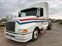 2000 Volvo VNL Image