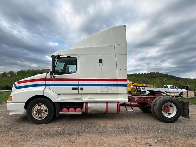 Image of Volvo VNL equipment image 1