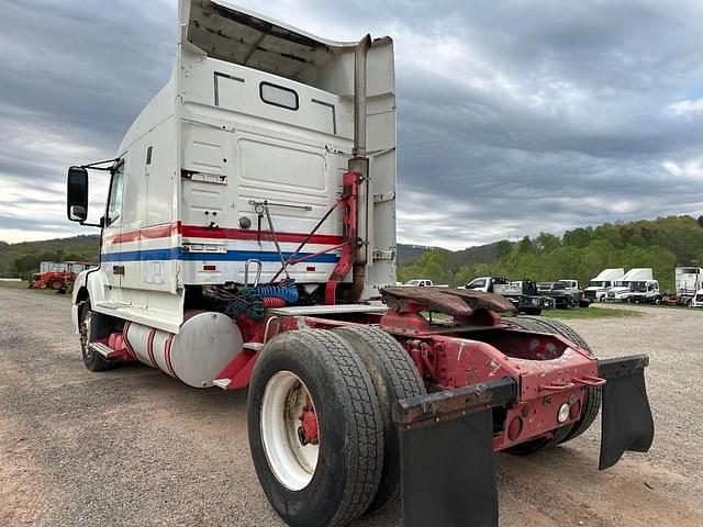 Image of Volvo VNL equipment image 2
