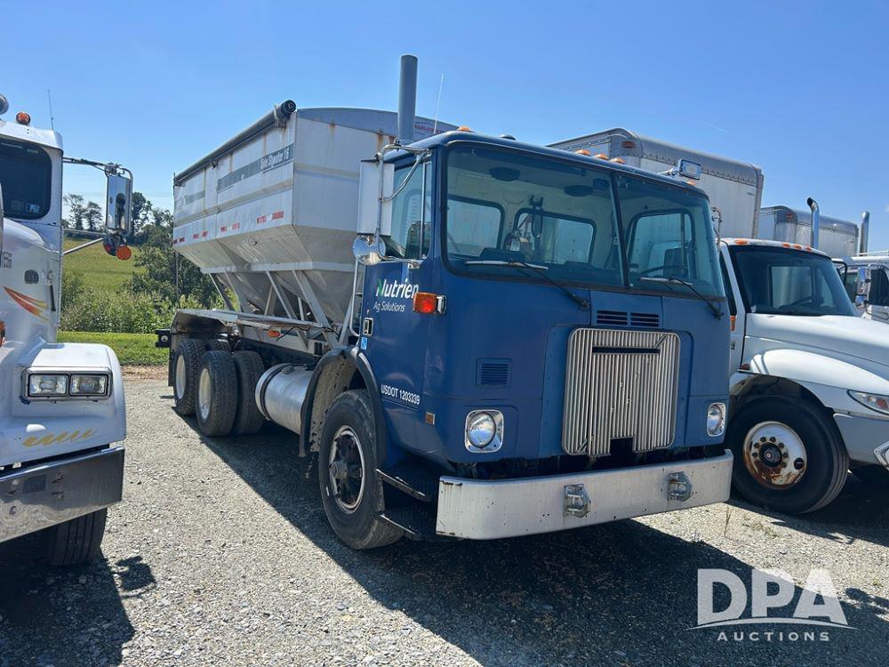 Image of Volvo VNL64T Primary image