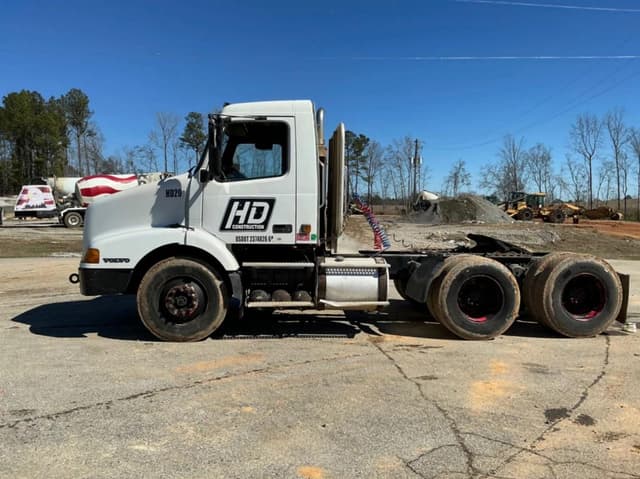 Image of Volvo VNM equipment image 1