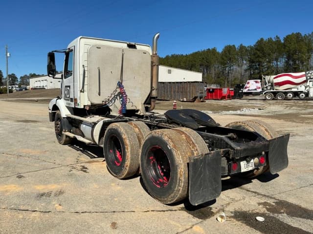 Image of Volvo VNM equipment image 2