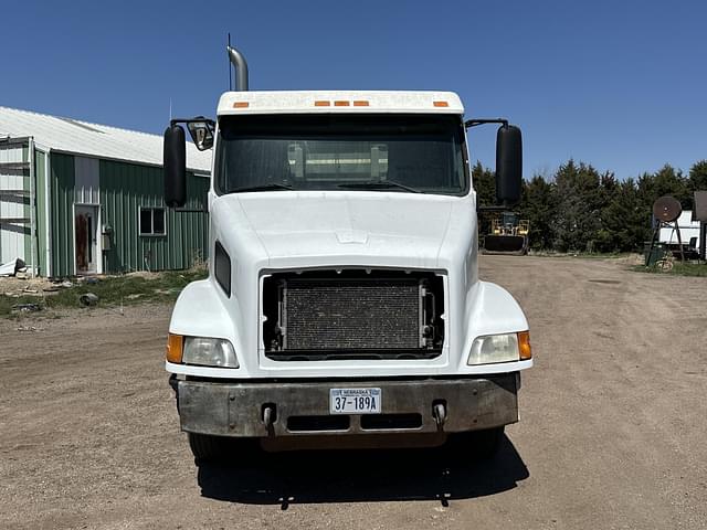 Image of Volvo VNM equipment image 2