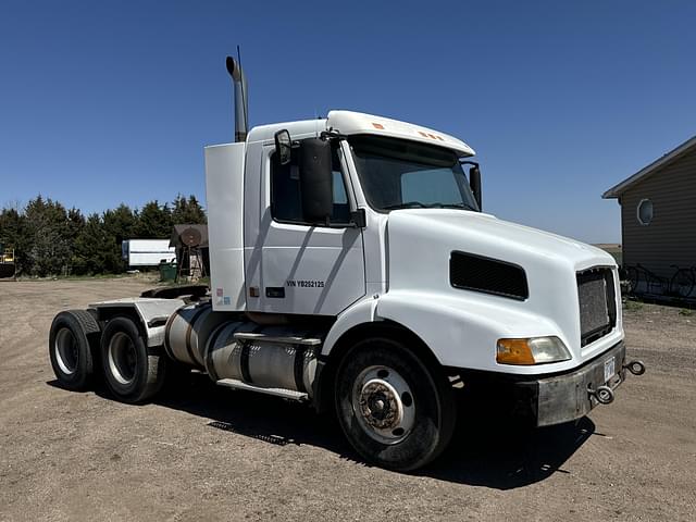 Image of Volvo VNM equipment image 1