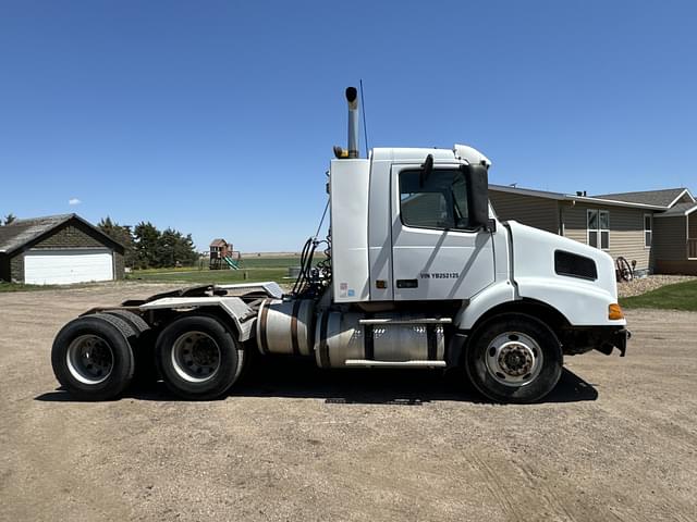 Image of Volvo VNM equipment image 3