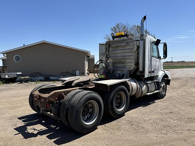 Image of Volvo VNM equipment image 4