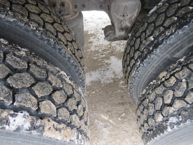 Image of Volvo VNM64T200 equipment image 3