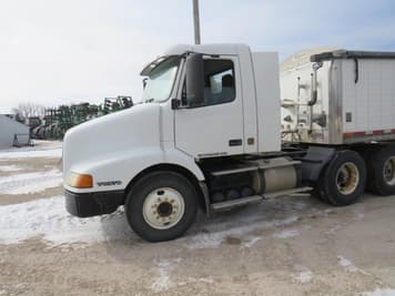 Main image Volvo VNM64T200