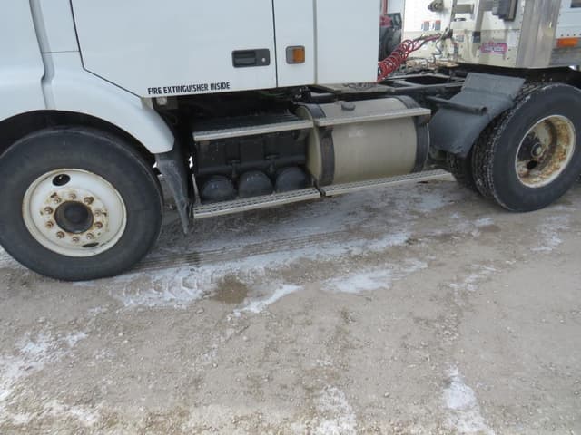 Image of Volvo VNM64T200 equipment image 1