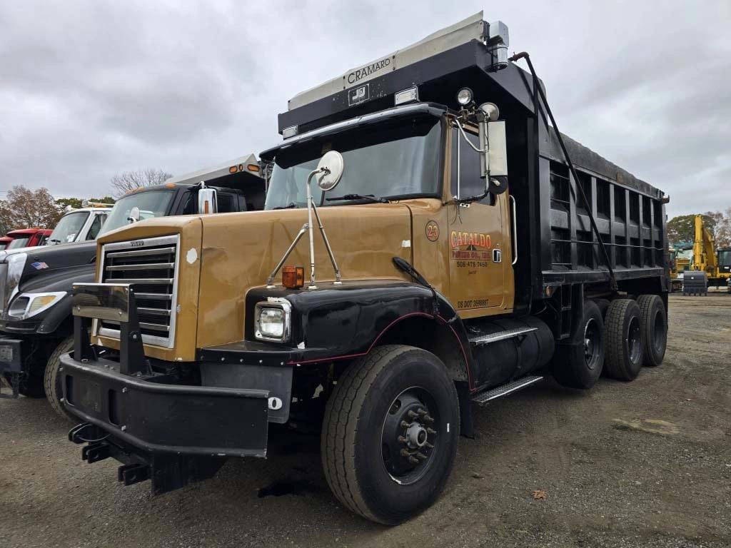 2000 Volvo WG Equipment Image0