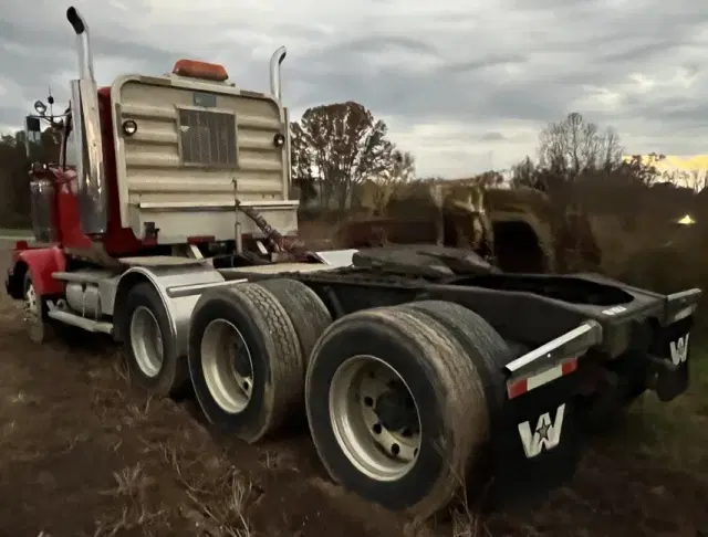 Image of Western Star 4900 equipment image 4