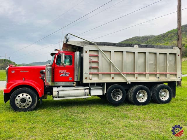 Image of Western Star 4900 equipment image 1