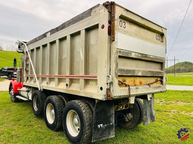 Image of Western Star 4900 equipment image 2