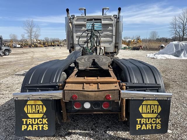 Image of Western Star 4964FX equipment image 3