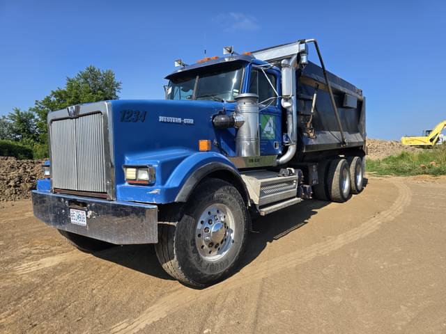 Image of Western Star 4900 equipment image 2