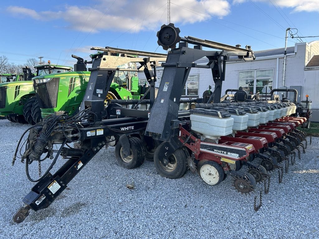 2000 White 6184 Equipment Image0