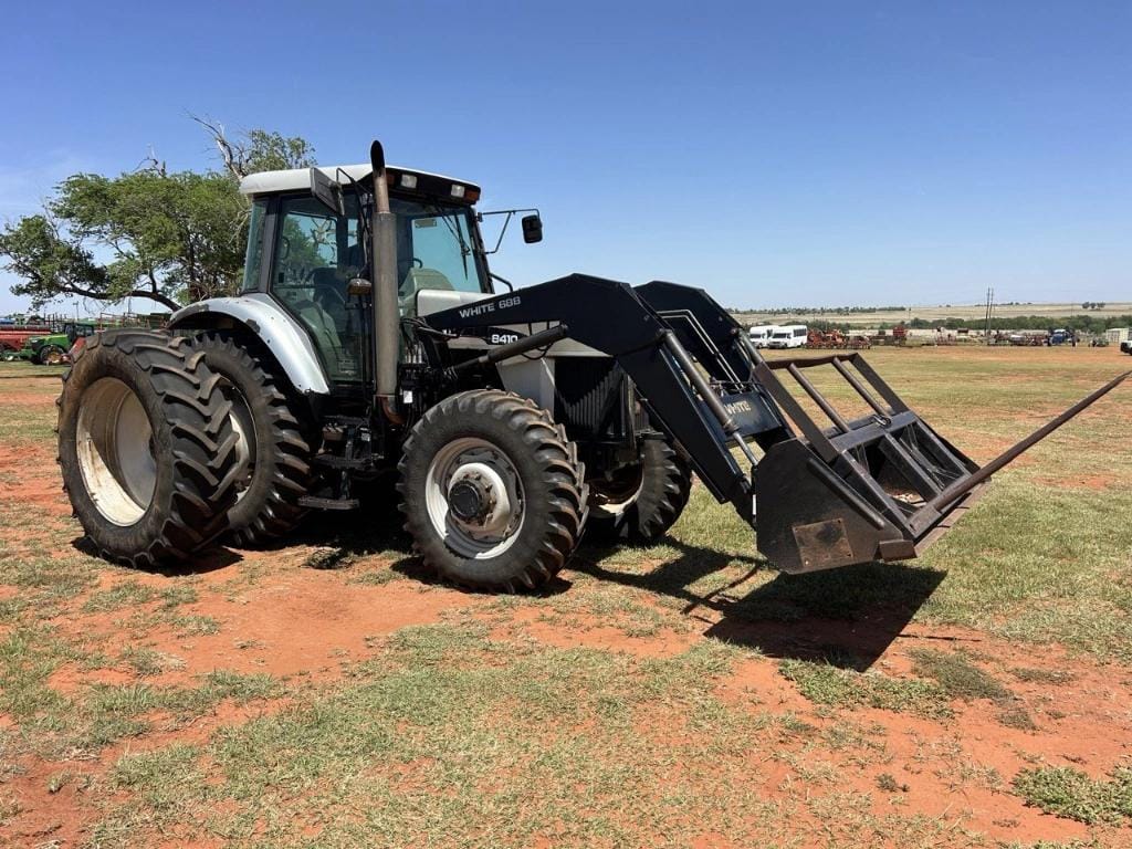 2000 White 8410 Equipment Image0