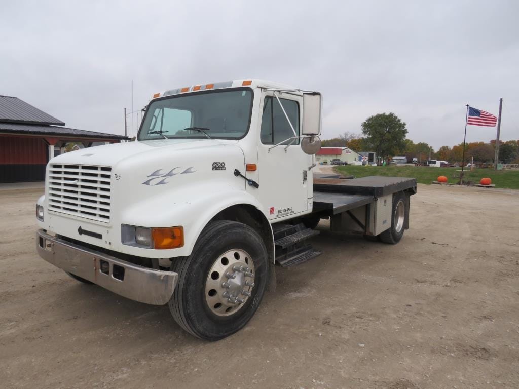 2001 International 4000 Equipment Image0