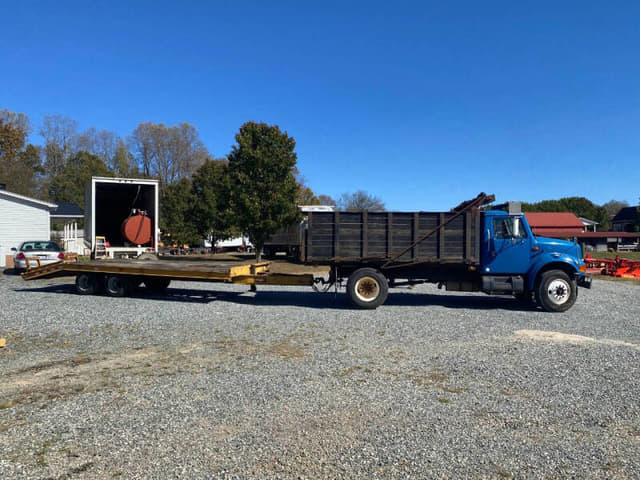 Image of International 4900 equipment image 1