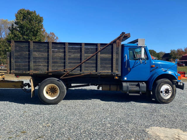 Image of International 4900 equipment image 3