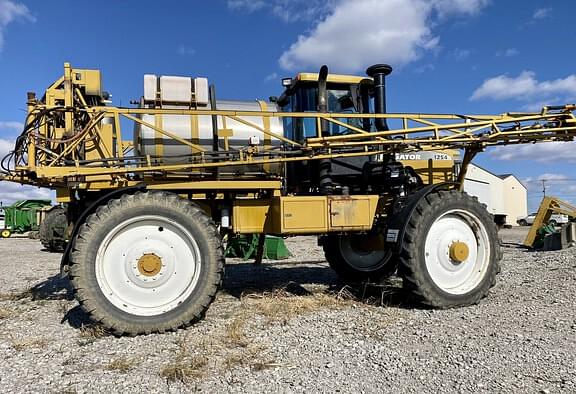 Image of Ag-Chem RoGator 1254 equipment image 1