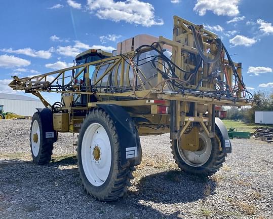 Image of Ag-Chem RoGator 1254 equipment image 2