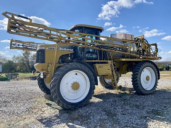 Image of Ag-Chem RoGator 1254 equipment image 4